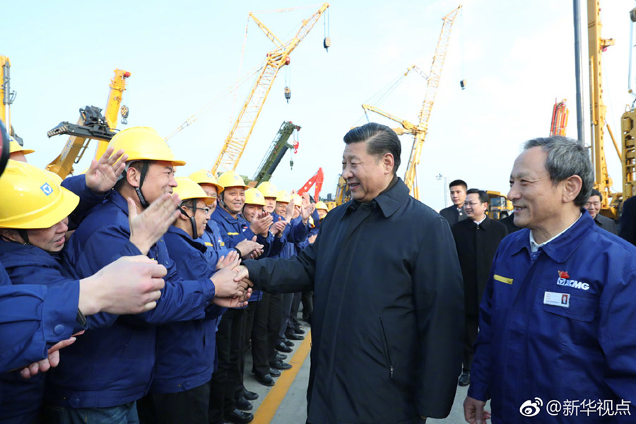习主席参观专业设备